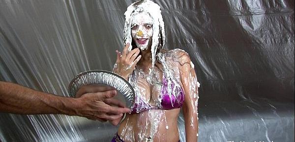  MILF Mindi Mink Bottoms Pie and Pudding WET AND MESSY